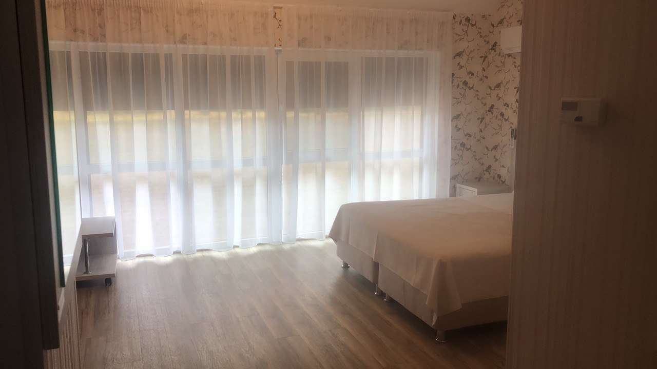 Комната на троих с видом на горы 